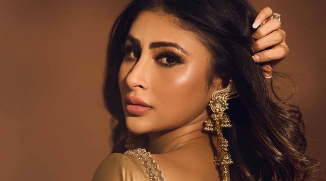 Mouni Roy Was Seen Hiding Her Face From Paparazzi In Mumbai