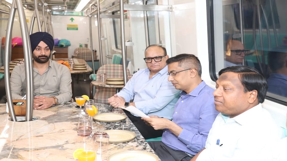 Now people taste food in the train coach at Sector 137 metro station of Noida Aqua Line