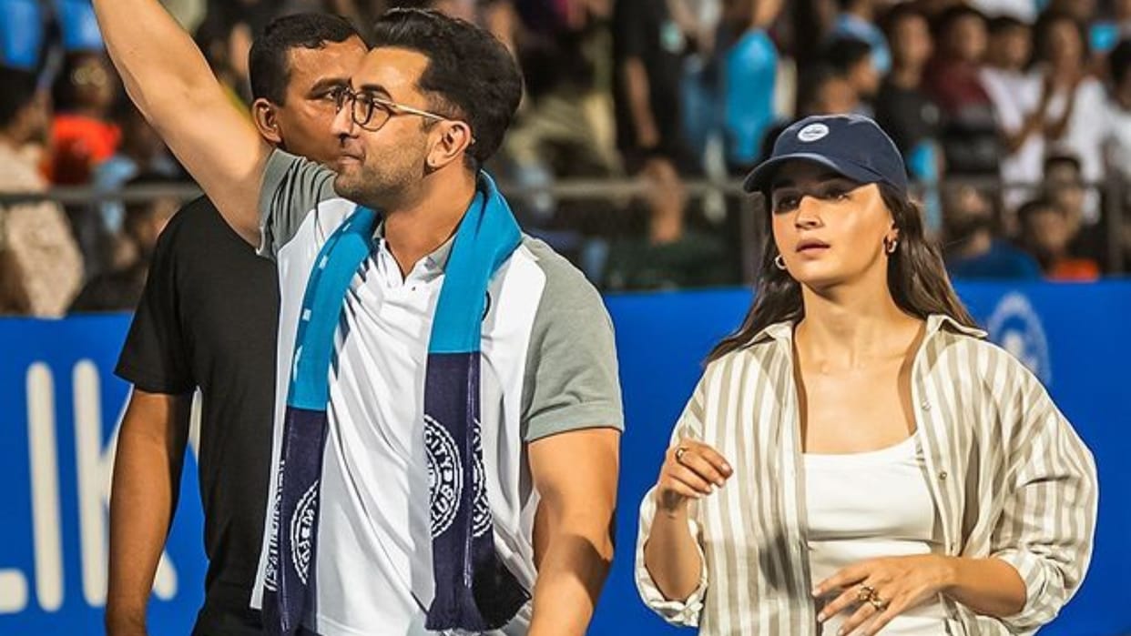 Ranbir Kapoor team Mumbai City FC defeated Goa in indian super league celebrated victory with Alia Bhatt