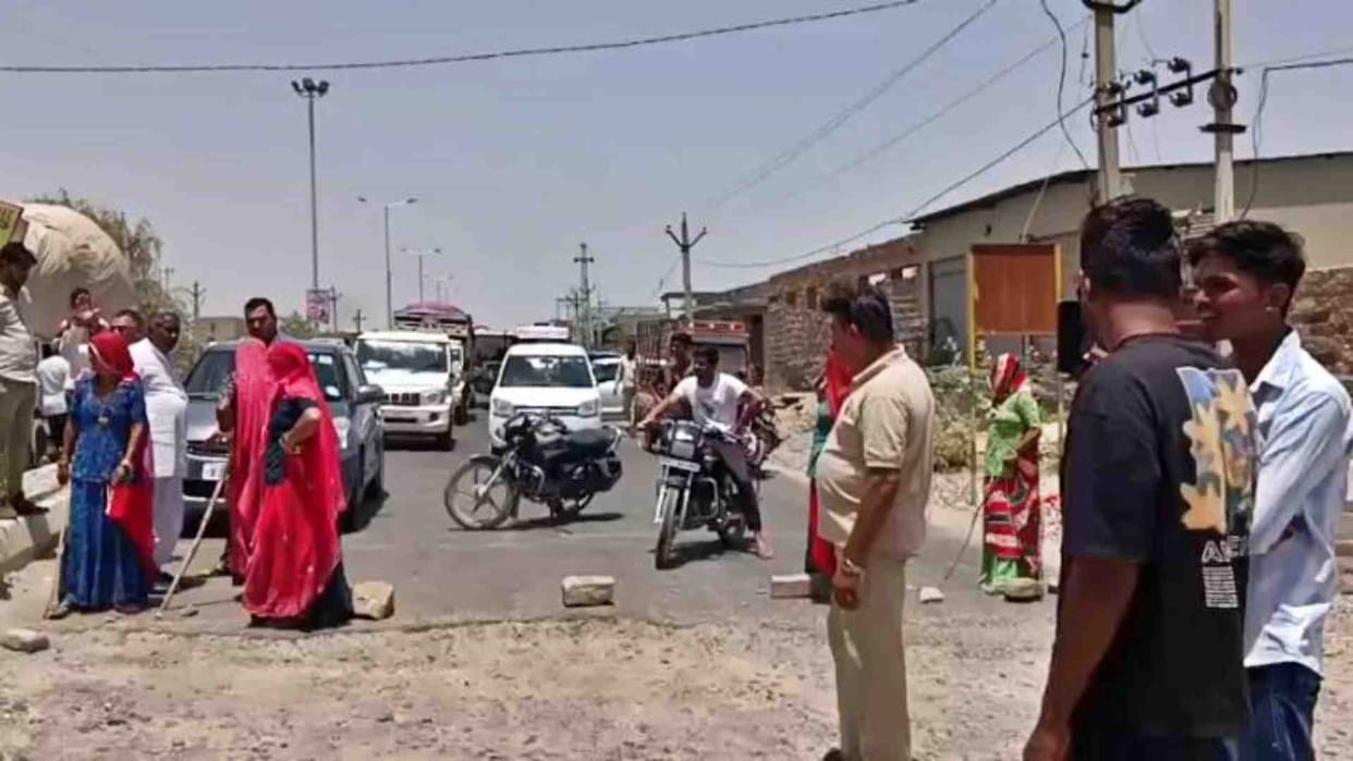 Jodhpur News: Women protested by blocking the road regarding water problem.