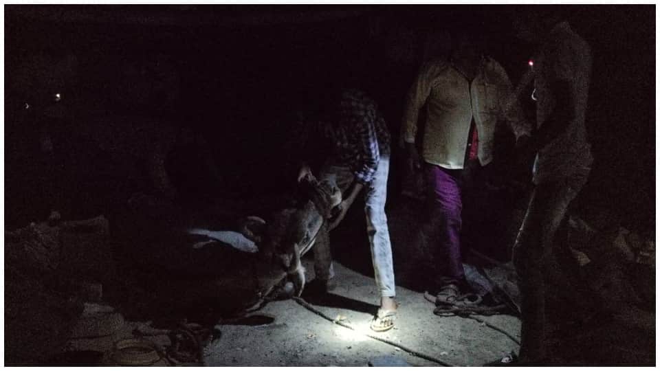 देर रात गयों को भी निकाला गया बाहर।