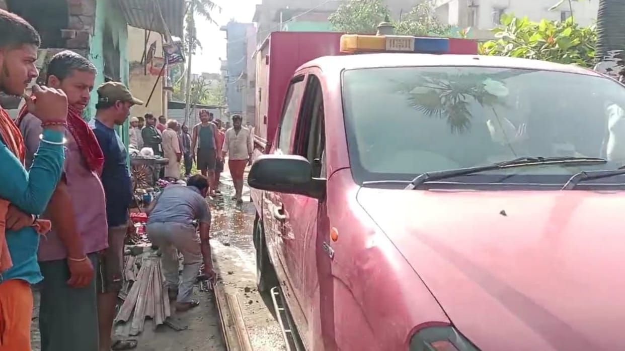 Grocery shop caught fire due to short circuit in nalanda