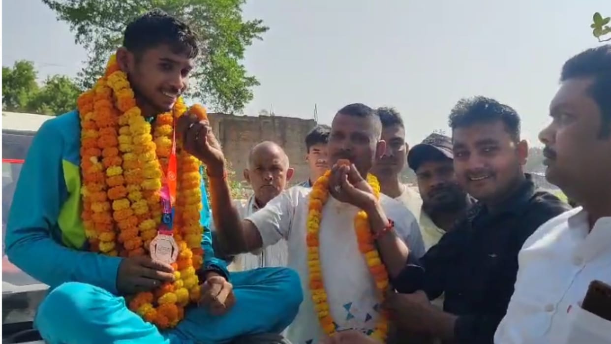 Bhadohi home guard son Vikas won bronze in Asia Cup held in Dubai