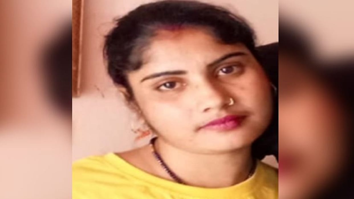 Dead body of pregnant woman found hanging accused of dowry death in Lakhimpur kheri