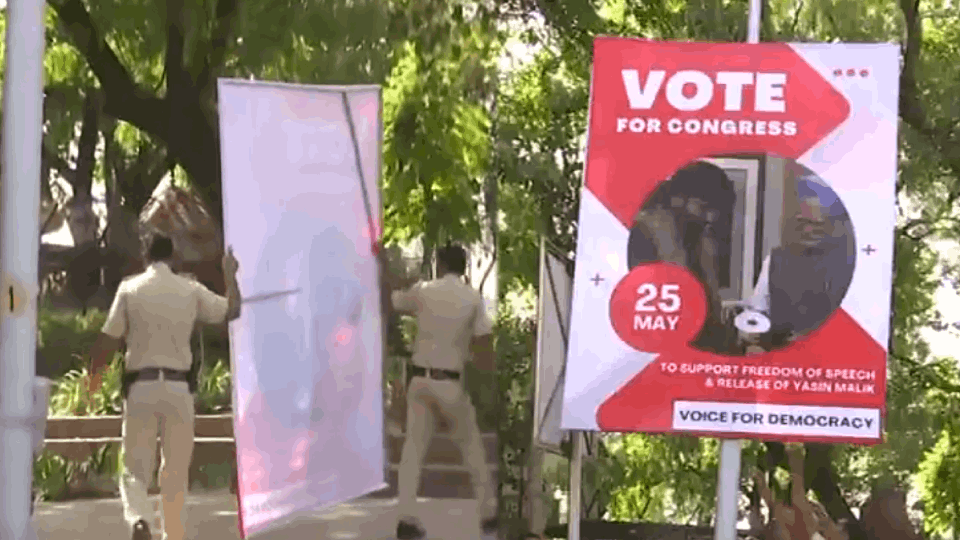 Police removed Yasin Malik poster in Delhi