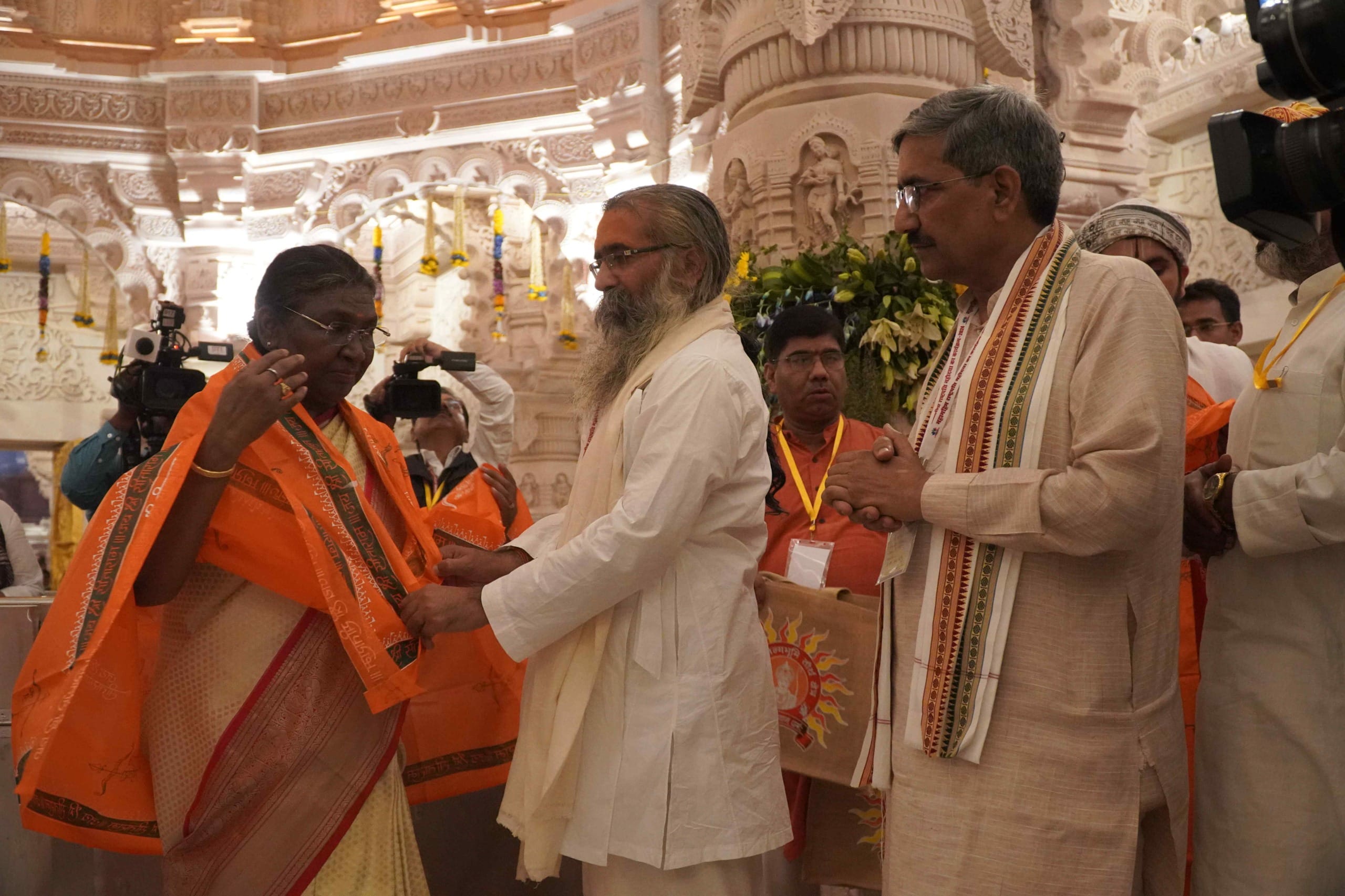 Pics of President Draupadi Murmu offering prayer in Ram temple.