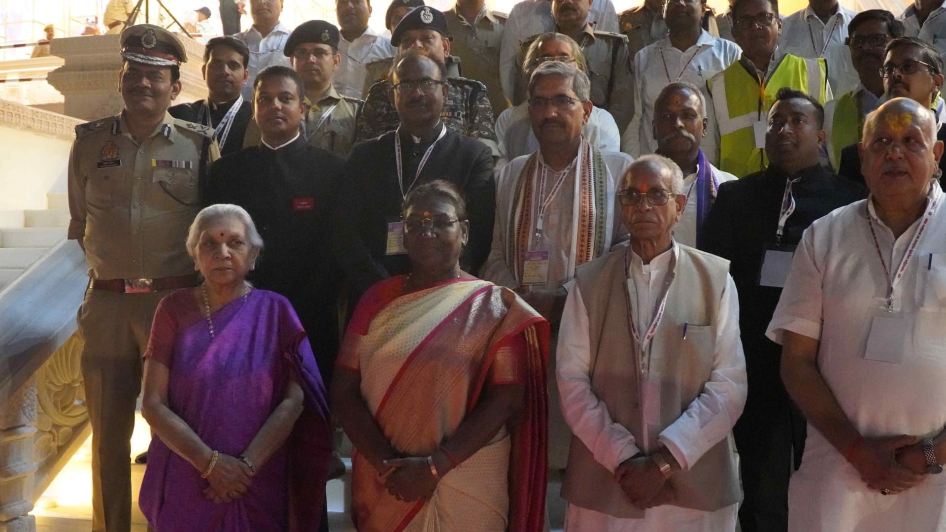 Pics of President Draupadi Murmu offering prayer in Ram temple.