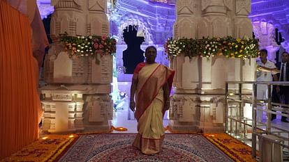 Pics of President Draupadi Murmu offering prayer in Ram temple.