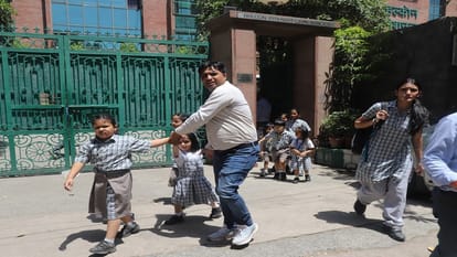 Delhi Bomb Threat Tears in the eyes of children after seeing their parents