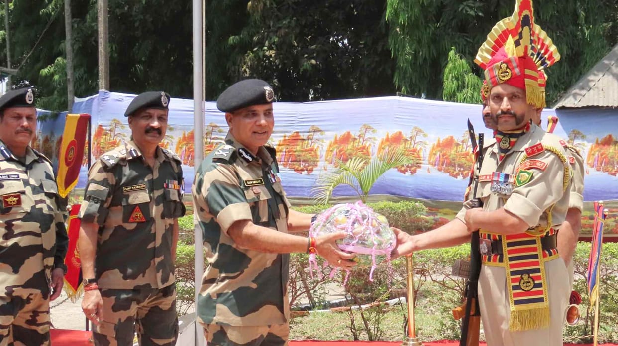BSF ADG Eastern Command Ravi Gandhi visited India-Bangladesh border