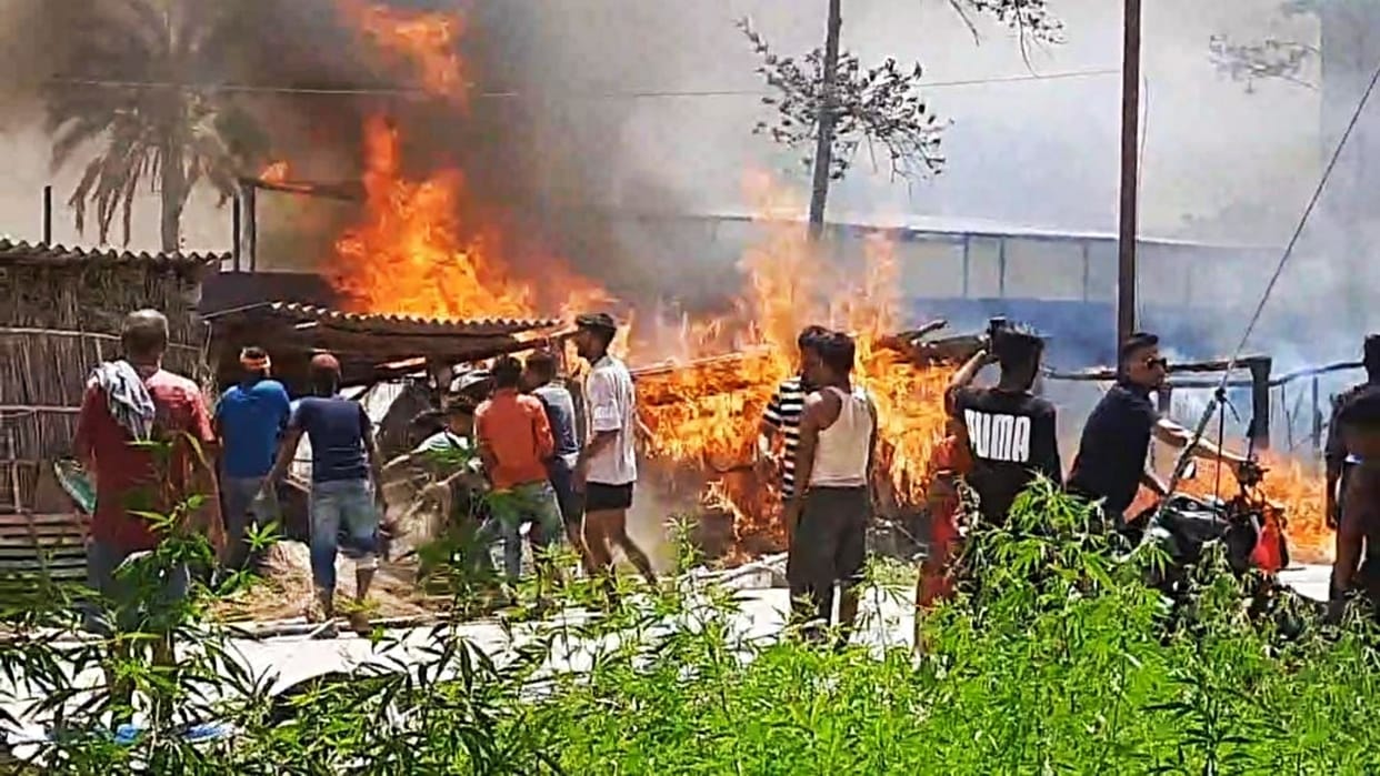 Bihar: 15 houses burnt simultaneously in Muzaffarpur, people ran away to save their lives in panic situation