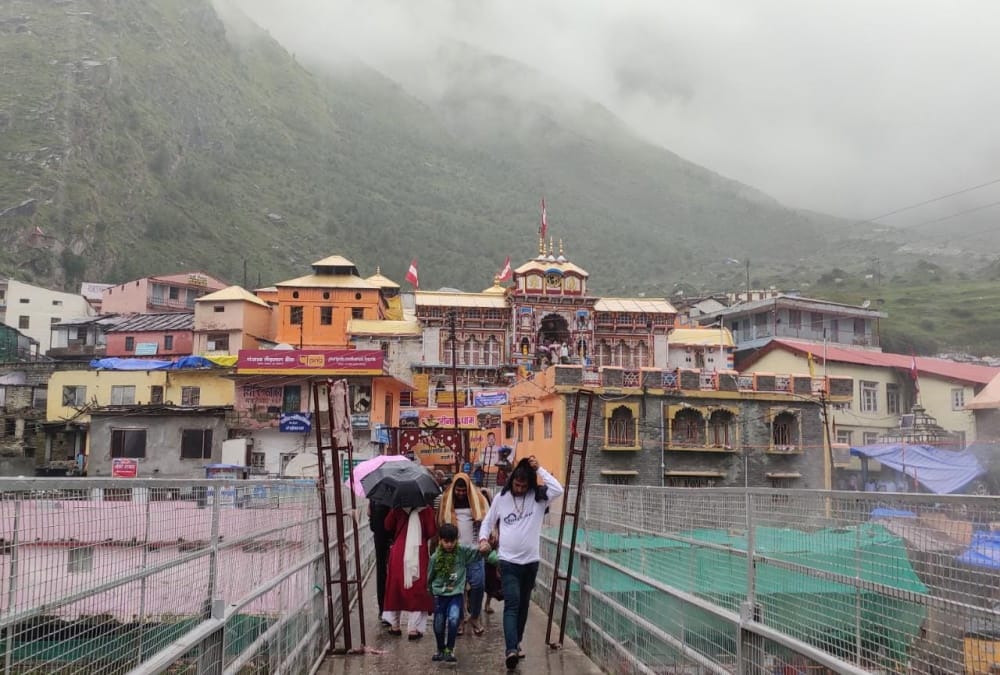 Chardham Yatra 2024 bookings are full till June in most of the hotels on Badrinath Yatra route