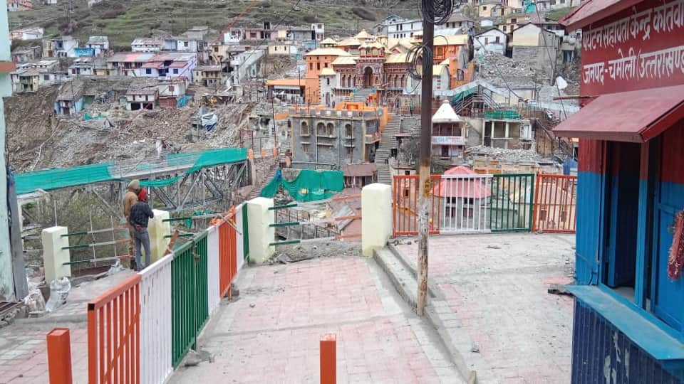 Chardham Yatra 2024 Pilgrims will reach Badrinath Dham through New Astha path See Photos