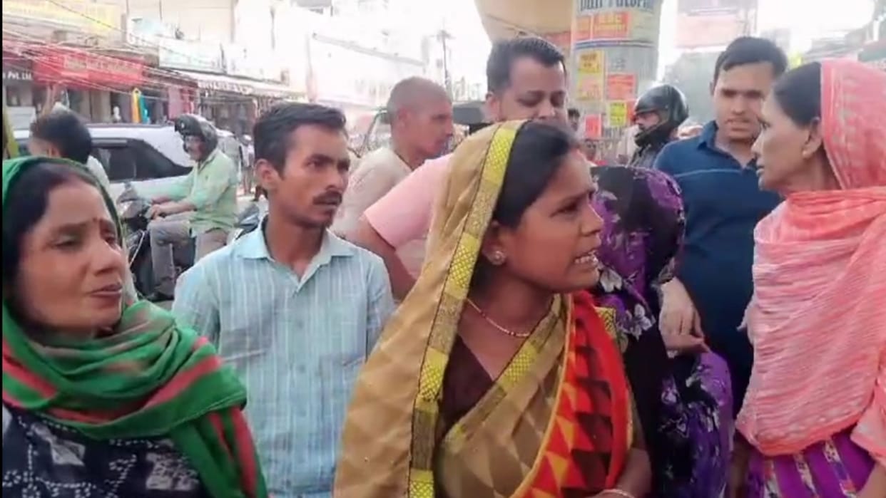Women blocked roads for water in Varanasi