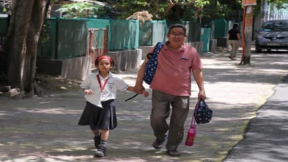 Delhi Bomb Threat Tears in the eyes of children after seeing their parents