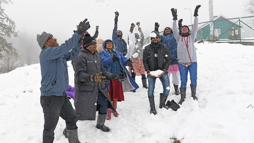Snowfall in Gulmarg: tourist Feeling of winter in Gulmarg amidst summer snowfall brings joy to the faces