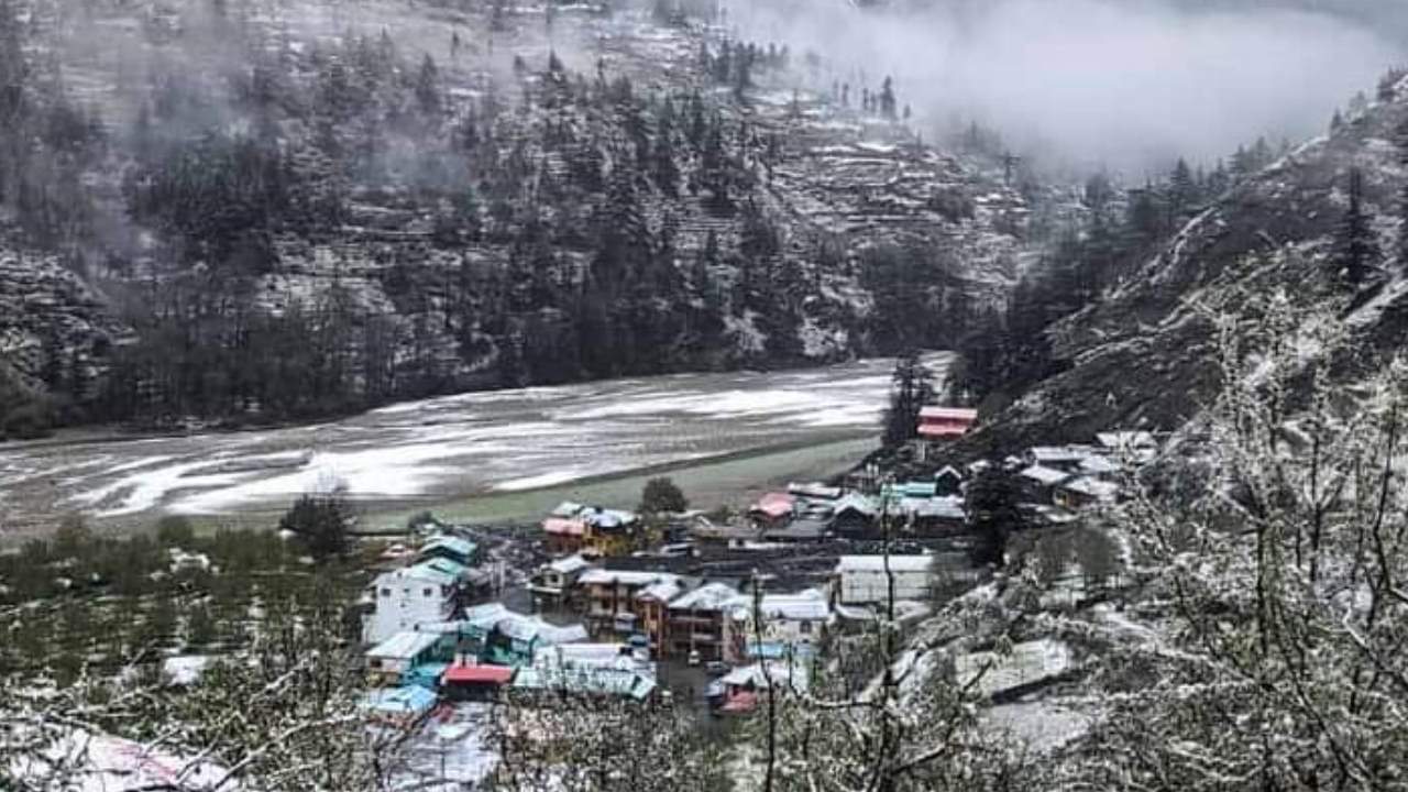 Dry cold Bhagirathi river starts freezing in Gangotri iron pipes of water supply burst in Harsil Uttarakhand
