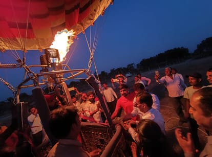 Hot air balloons ride starts today in Bijnor UP, Thrill in the air upon Ganga Barrage