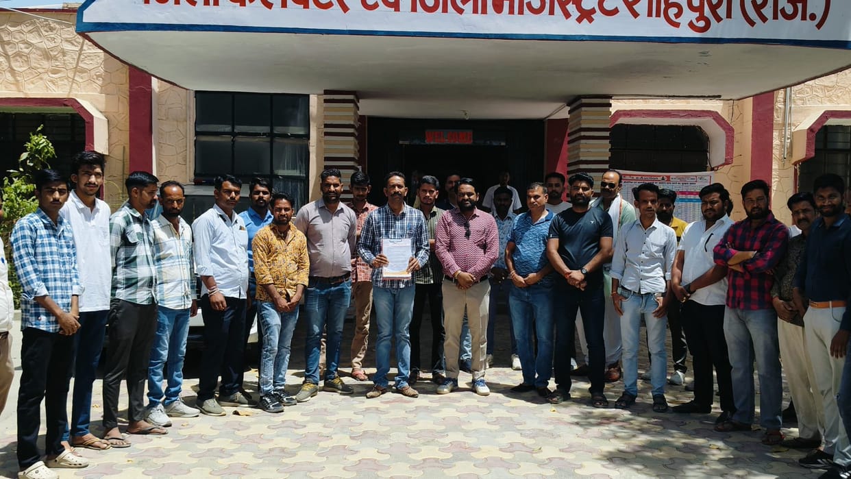 Demonstration outside the Collectorate in the case of threat to MLA Ravindra Bhati
