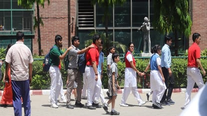 Delhi Bomb Threat Tears in the eyes of children after seeing their parents