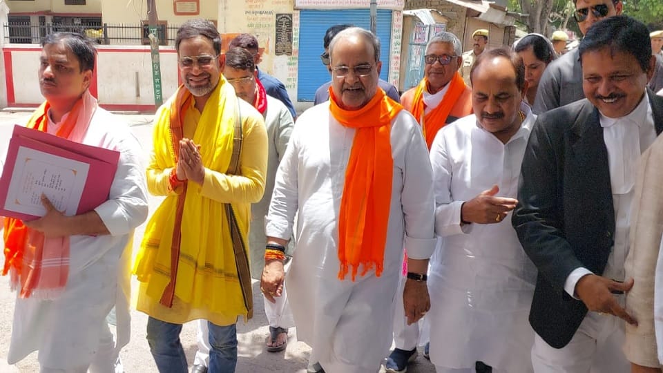 Neelam, Daroga Saroj from Lalganj and Dinesh and Dharmendra from Azamgarh filed their nominations