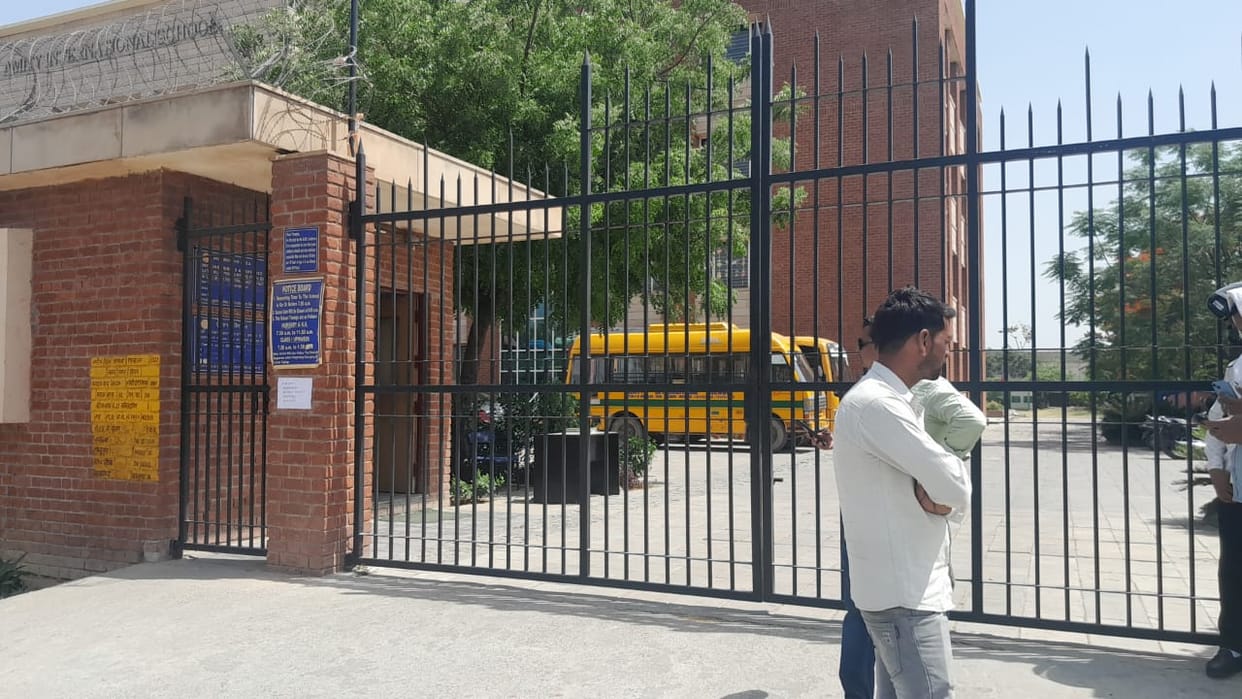 Threat of bomb blast in schools in Lucknow.