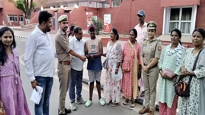 Agra Police found tourist purse in just 40 minutes returned