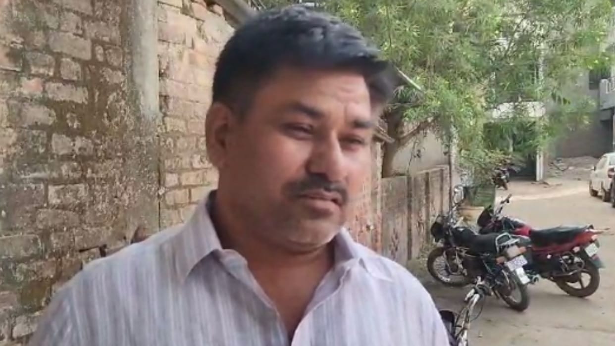 security personnel of Om Prakash Rajbhar misbehave in mau
