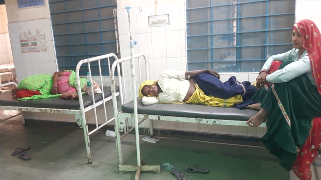 Dausa News: Due to land dispute, fight broke out over cutting of trees, three including two women injured