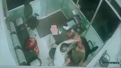 सीसीटीवी फुटेज में मारपीट करते पुलिसकर्मी