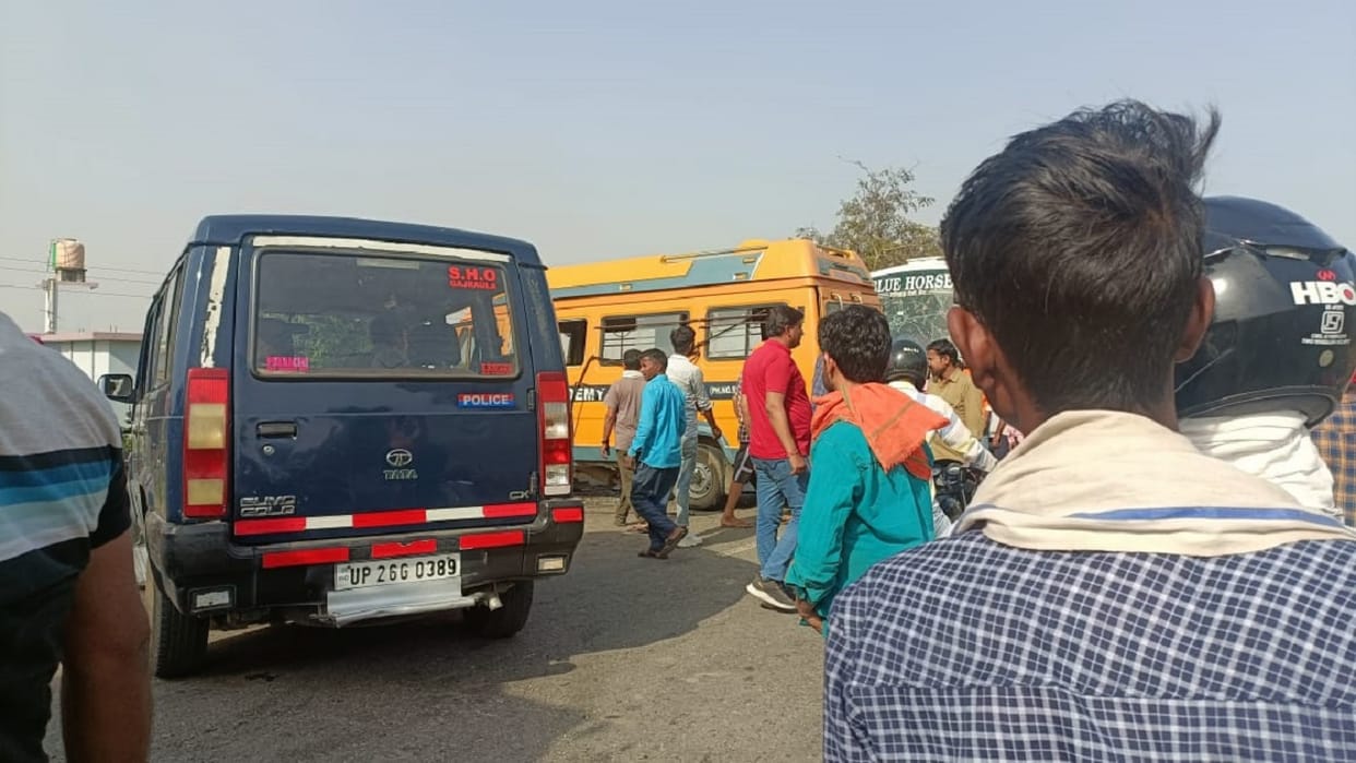 many students injured due to private bus collides with school bus in pilibhit