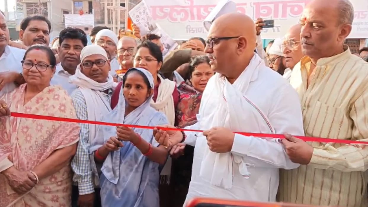 Lok Sabha Election Late sweeper wife inaugurates Congress election office in varanasi