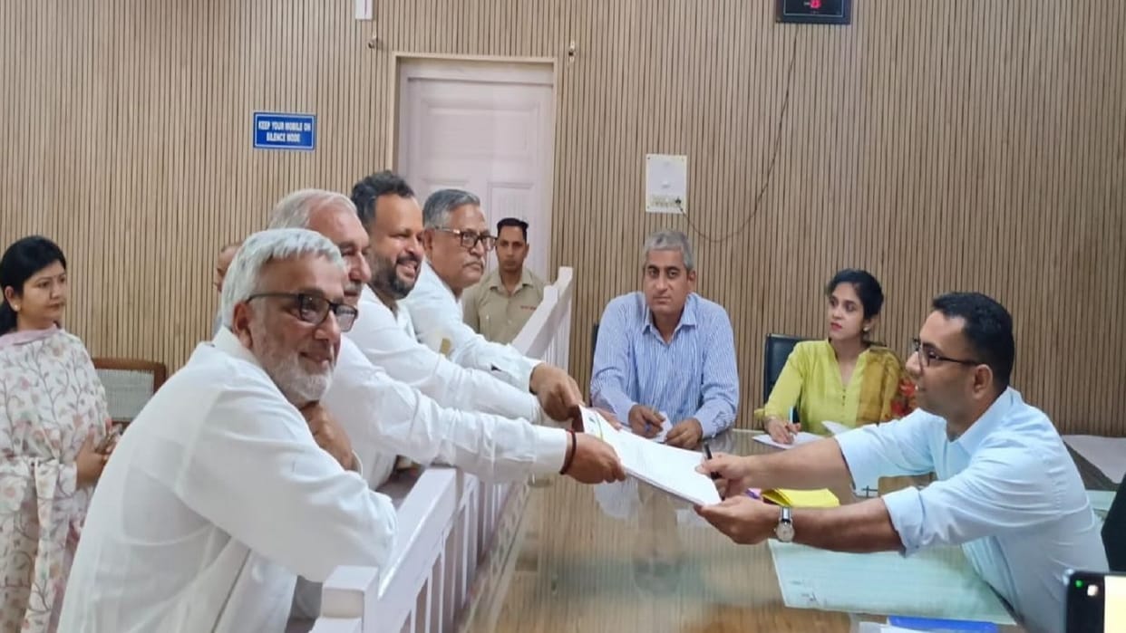 Former CM Hooda arrived in Ambala to file nomination of Congress candidate, uproar when police stopped him