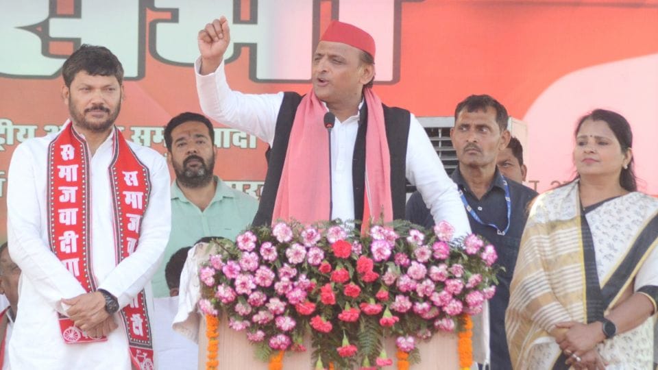 Akhilesh Yadav addressed a public meeting in Devchara Bareilly