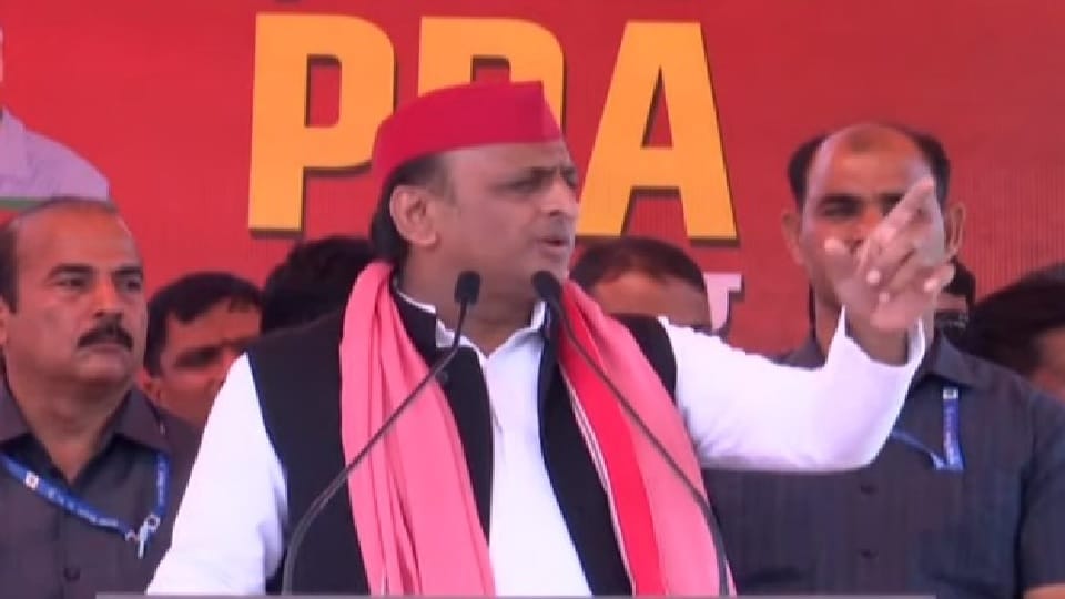 akhilesh yadav taunt on amit shah rally in budaun