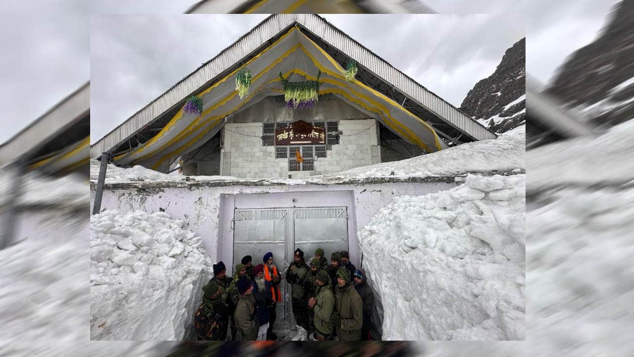Hemkund Sahib: Army removed snow from about three km of Path Gurudwara will be decorated with flowers