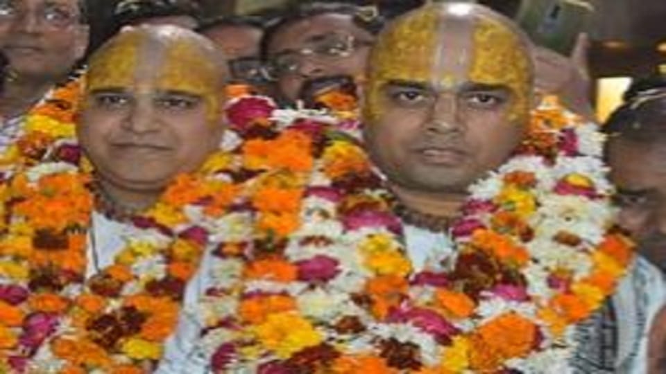 Chitra-Vichitra spread the wave of devotion in Deendayal Dham