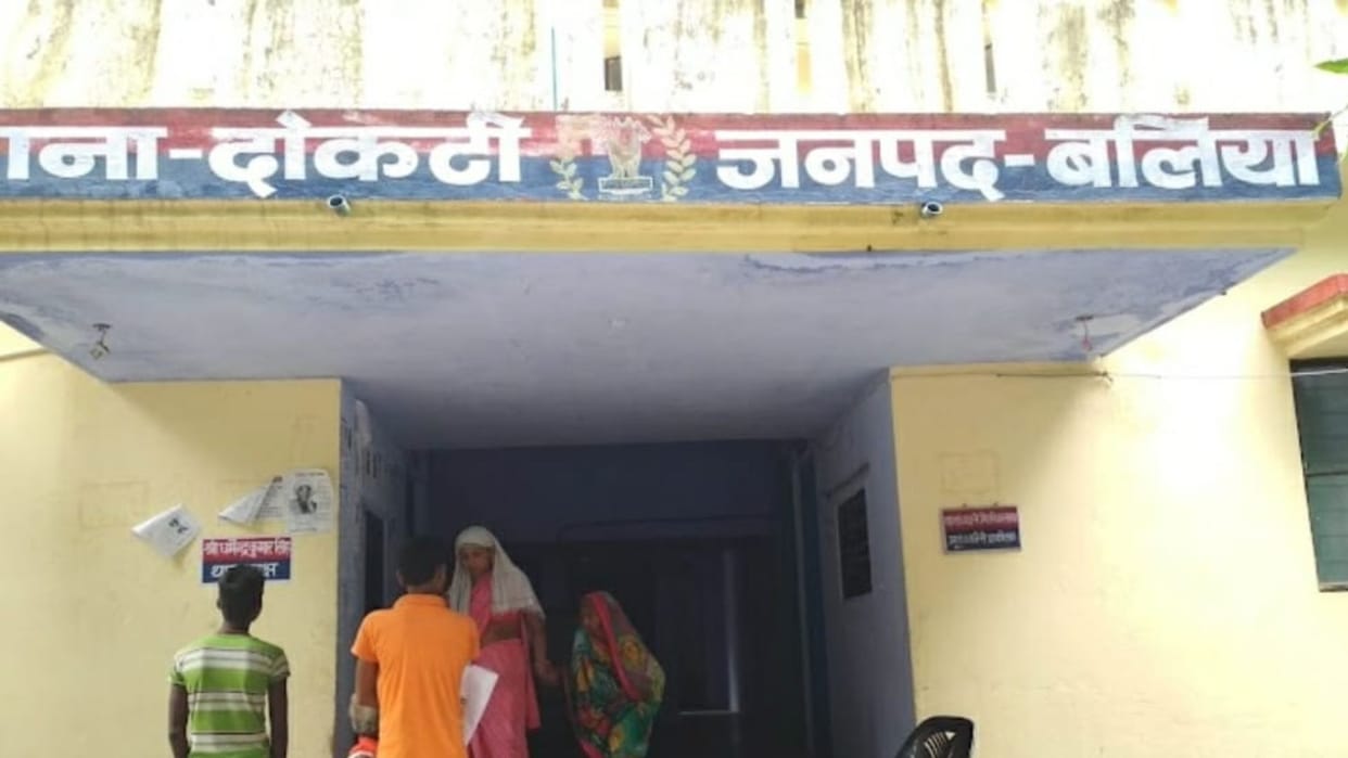 Police reached complaint and picked up dead body from the door in ballia