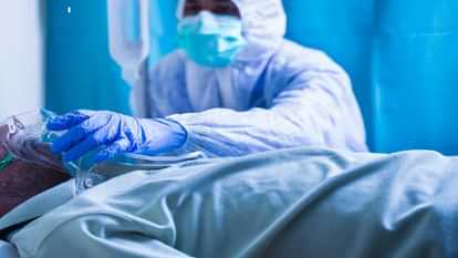 Doctors and staff are not ready to work in Mall CHC Lucknow 12 workers have been transferred in 15 days