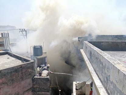 Meerut: Massive fire broke out due to short circuit at Bajaj Foam warehouse