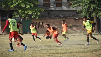 Sport News: A total of 42 football players participated in the Prayagraj selection trials.