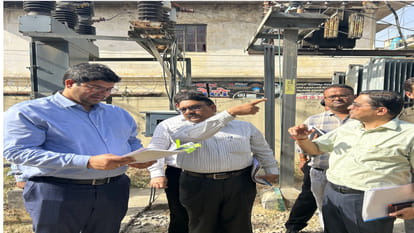 MD Shambhu Kumar of Purvanchal Discom issued chargesheet to XEN in Gorakhpur zone,sought clarification from JE