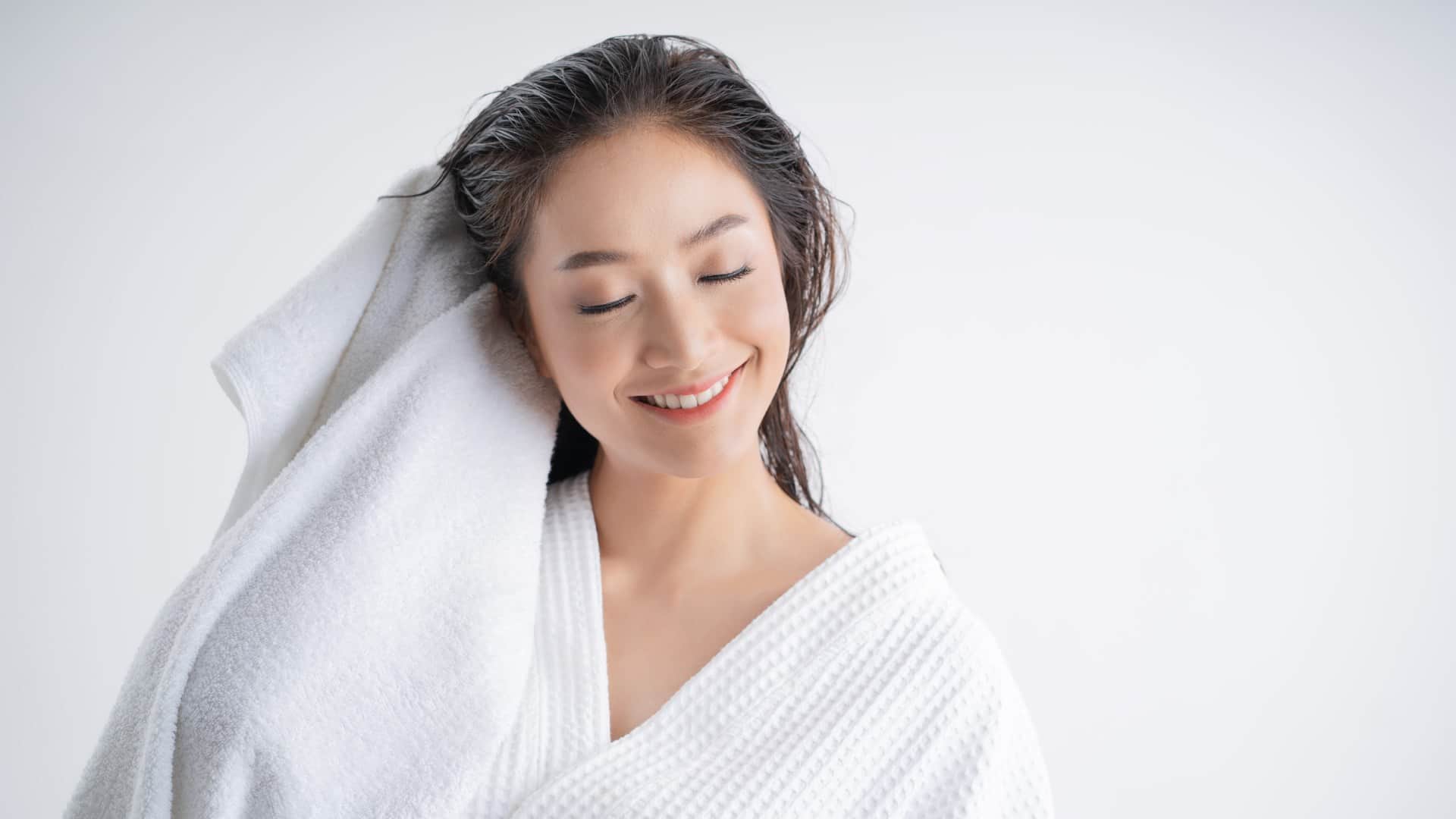 Why Hair Gets Oily In Humidity Monsoon Hair Care Oily Hair Tips