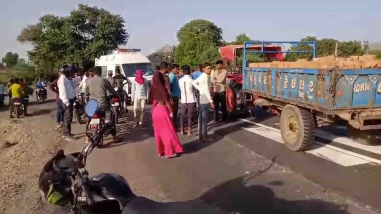 Sirohi News: Tractor driver dies in Hanuman Tekri accident on Abu Road four lane