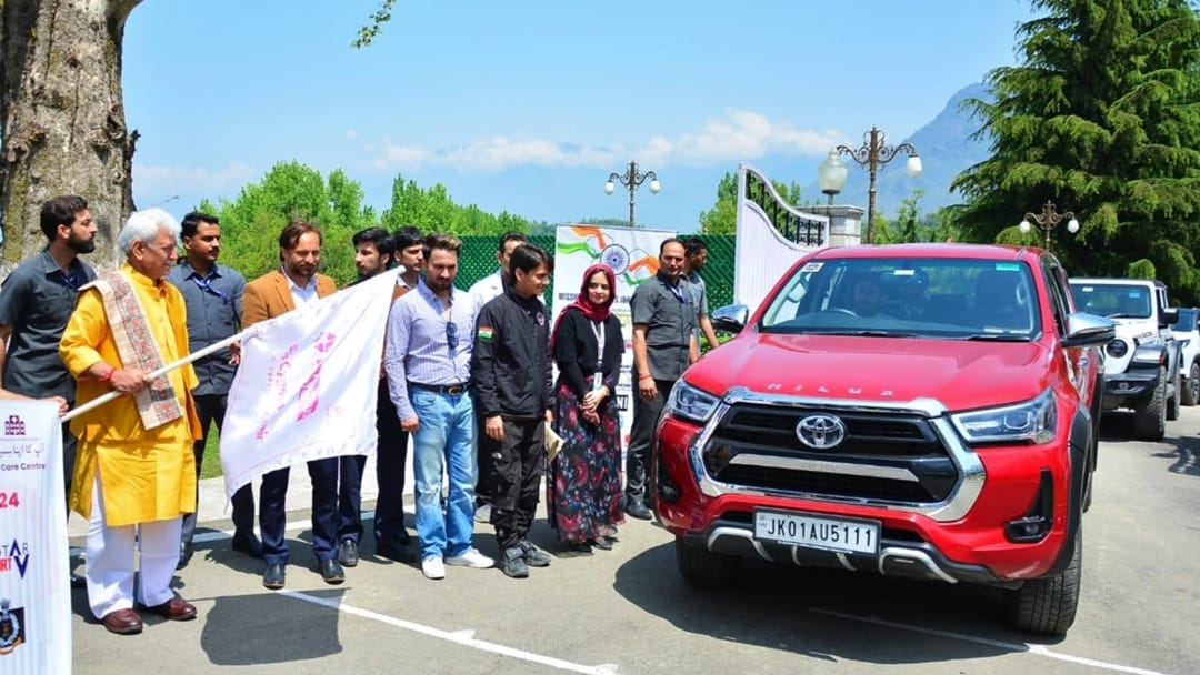 Srinagar: Road safety awareness march starts from Raj Bhavan lg Manoj Sinha flags off