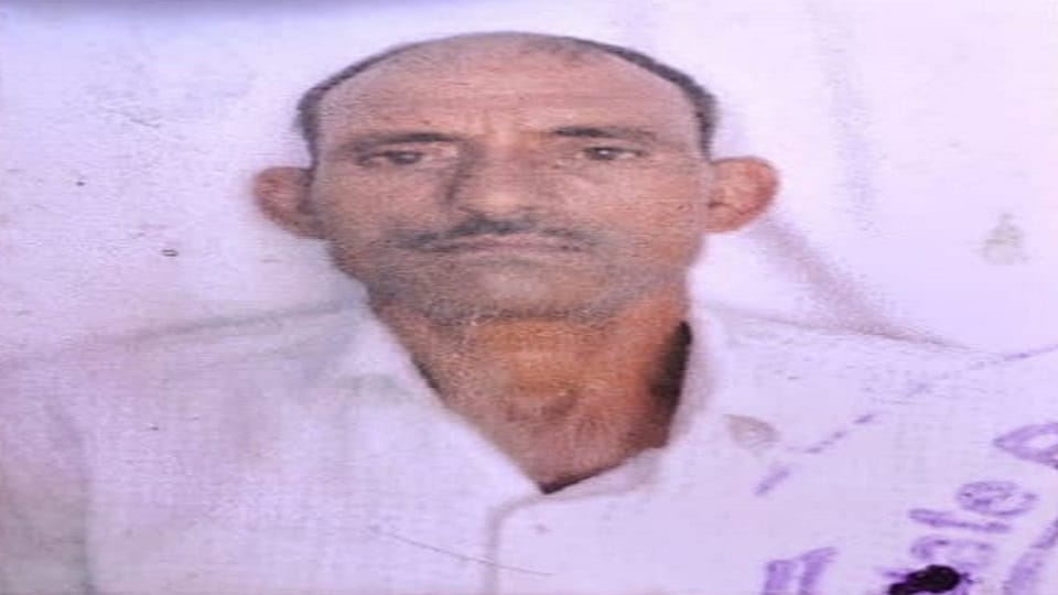 Dead body of a middle-aged man found hanging from a tree under suspicious circumstances
