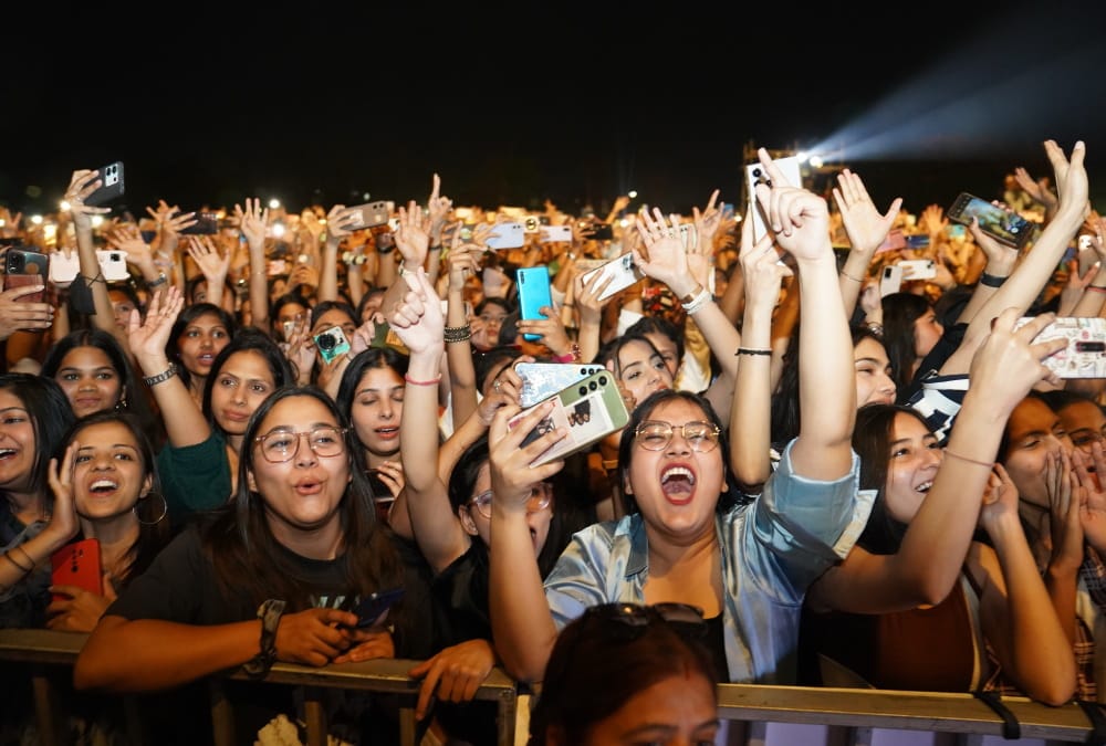 Bollywood Singer Sunidhi Chauhan Concert in SGRR College Students Crazy of her Music Photos