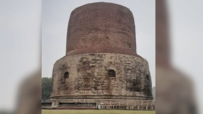 सारनाथ स्थित धमेख स्तूप।