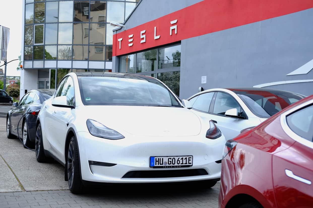 Indians who prepaid 1000 dollars for Tesla Electric Car demand refund Know Details