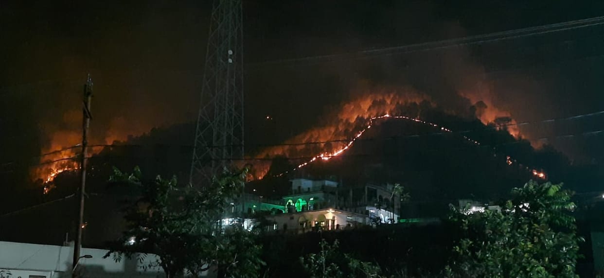 Uttarkashi Forest Fire News Fire breaks out in forest area above Gyansu are